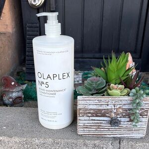 OLAPLEX No.5 Bond Maintenance Conditioner - White Pump Bottle